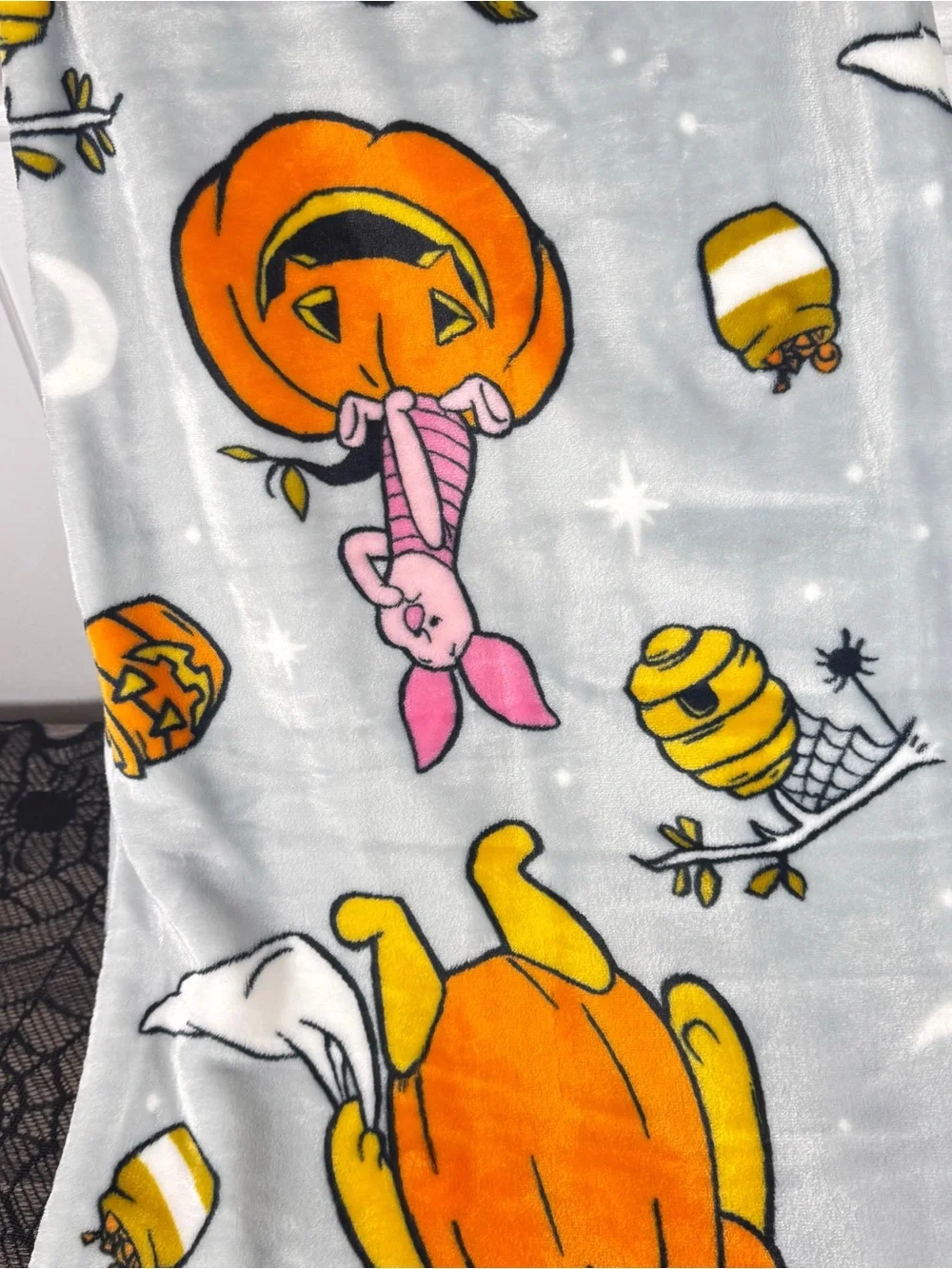 NEW Disney Winnie The Pooh Halloween Blanket